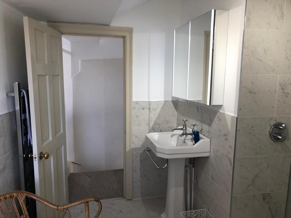 Lauras Townhouse Lansdown Slope Townhouse *