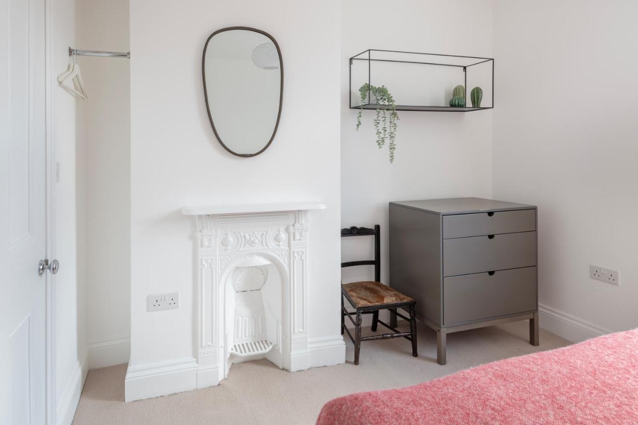 Fabulous House - Only 10 Minutes Walk To Baths *