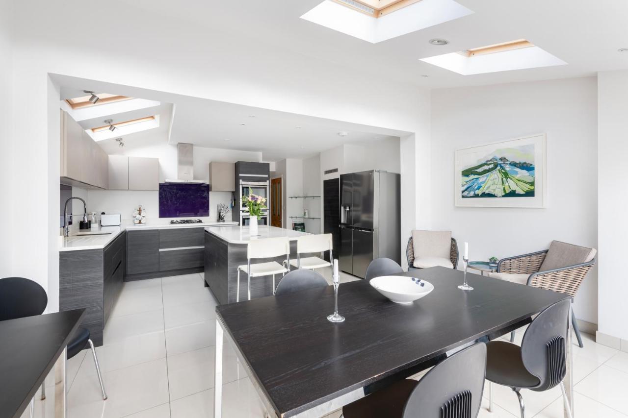 Fabulous House - Only 10 Minutes Walk To Baths Holiday home Bath