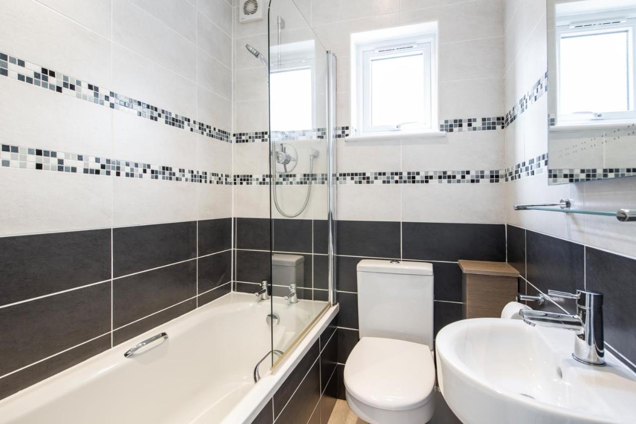 Fabulous House - Only 10 Minutes Walk To Baths Holiday home *