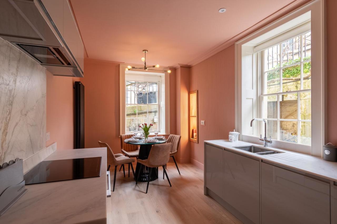 Russell House Apartment *