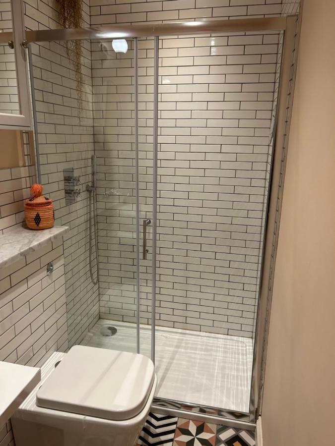 Homestay Accommodation, Near With Free Parking And High Speed Wi-fi