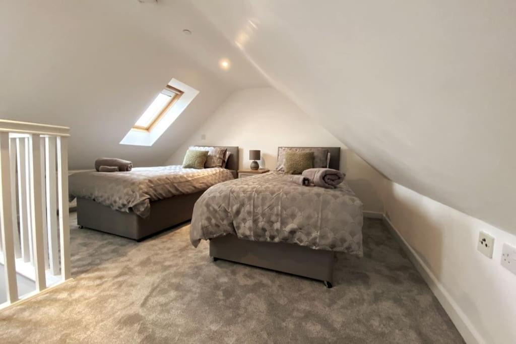 3bed House With Parking Short Walk To Centre *