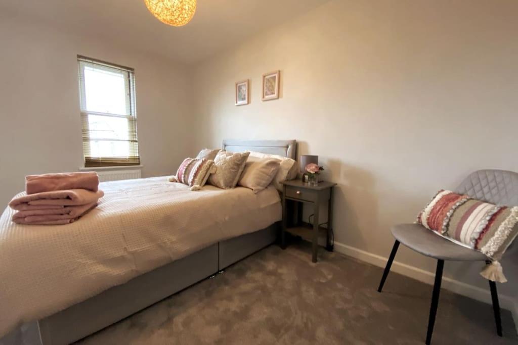 Holiday home 3bed House With Parking Short Walk To Centre