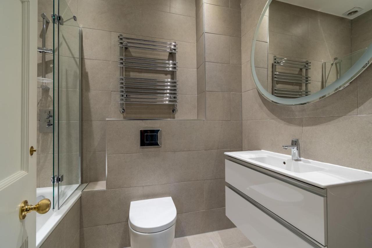 Apartment Russell House Bath