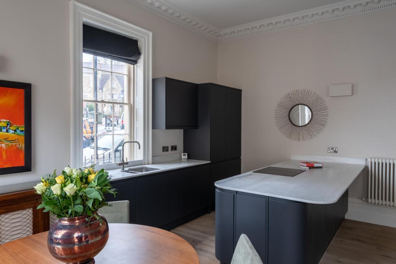 Apartment Russell House Bath