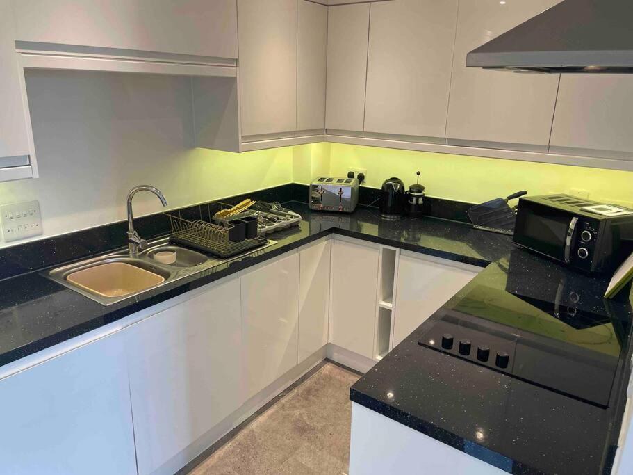 2 Bed Centre Flat Apartment