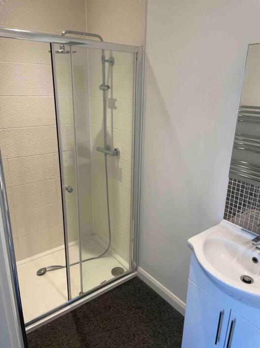 2 Bed Centre Flat * Bath