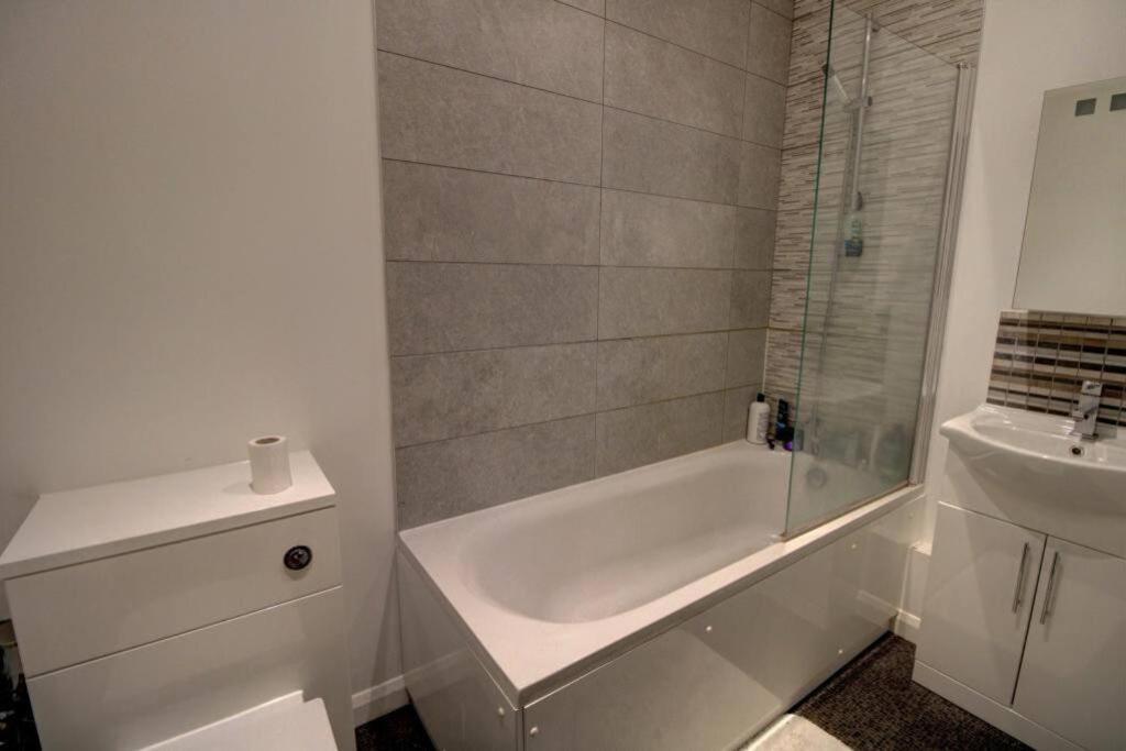 2 Bed Centre Flat