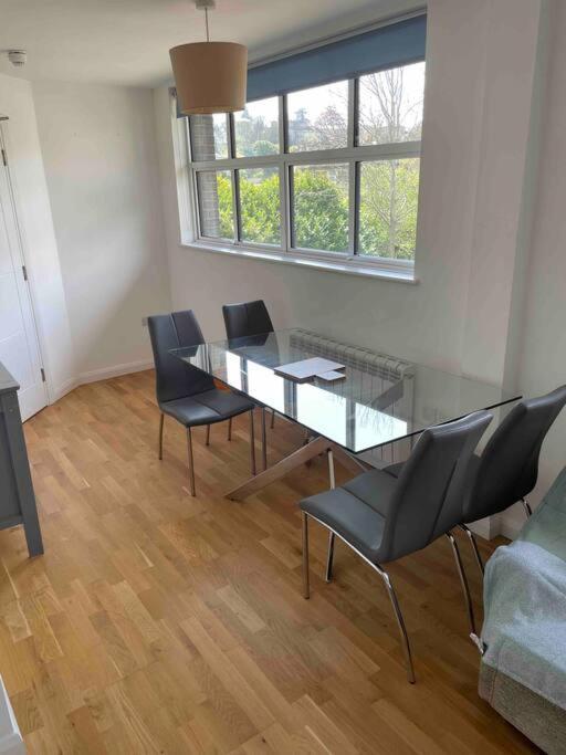 2 Bed Centre Flat Apartment Bath