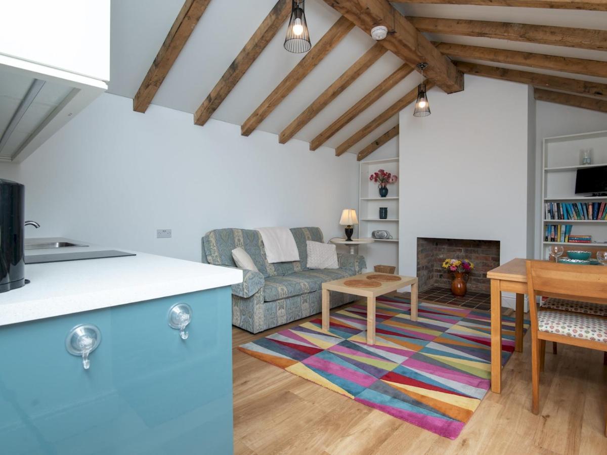 Pass The Keys Charming Garden With Parking Holiday home *