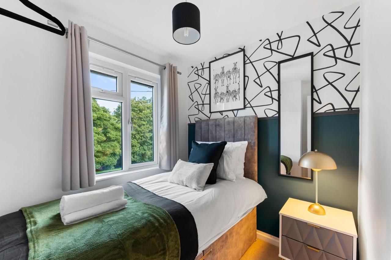Boutique 4 Bed - Parking And Garden * Bath