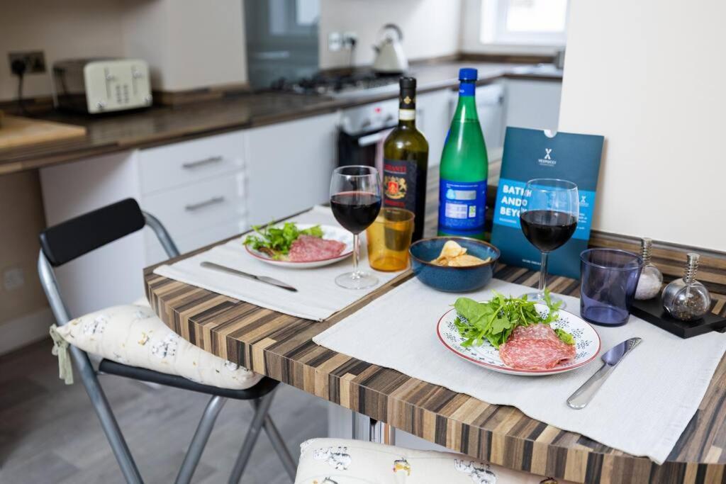 Pure B - Welcoming 3 Bed House Free Parking & Wifi Holiday home Bath