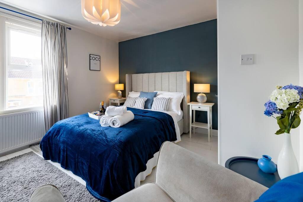 Pure B - Welcoming 3 Bed House Free Parking & Wifi Holiday home