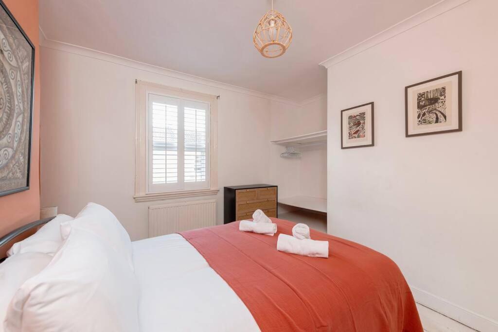 Two Bed House With Free Parking, Near Train St. * Bath