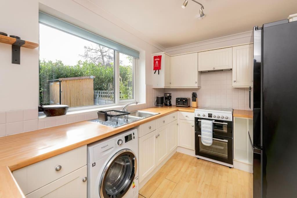 Two Bed House With Free Parking, Near Train St. Holiday home Bath