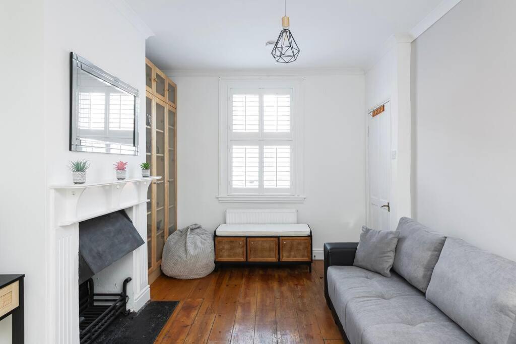 Two Bed House With Free Parking, Near Train St. * Bath