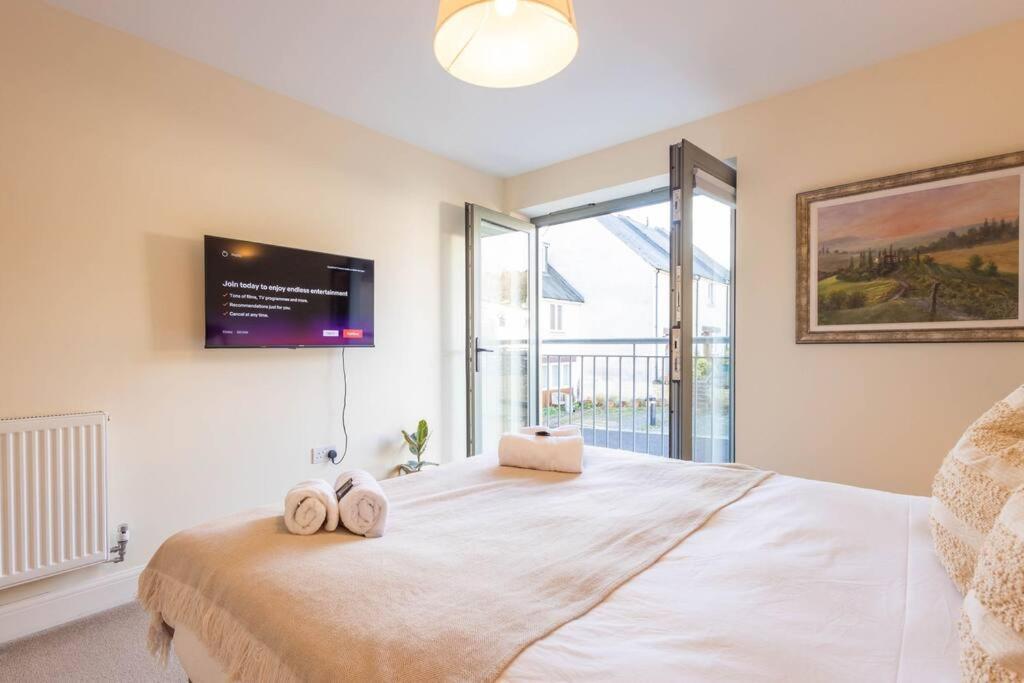 The Wellness Lodge- Gym, Table Tennis, Cinema, Parking And More! Holiday home