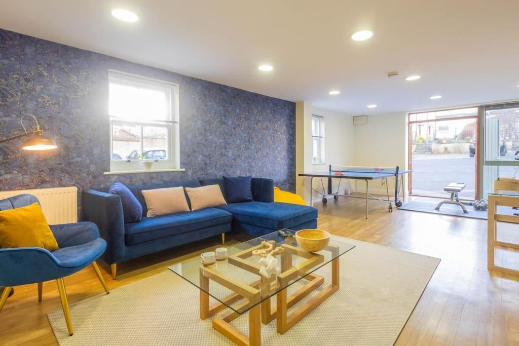 Holiday home The Wellness Lodge- Gym, Table Tennis, Cinema, Parking And More!