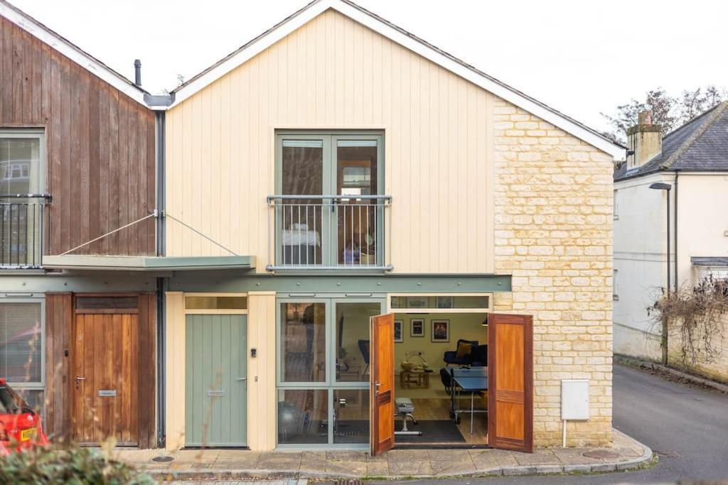 Holiday home The Wellness Lodge- Gym, Table Tennis, Cinema, Parking And More! Bath