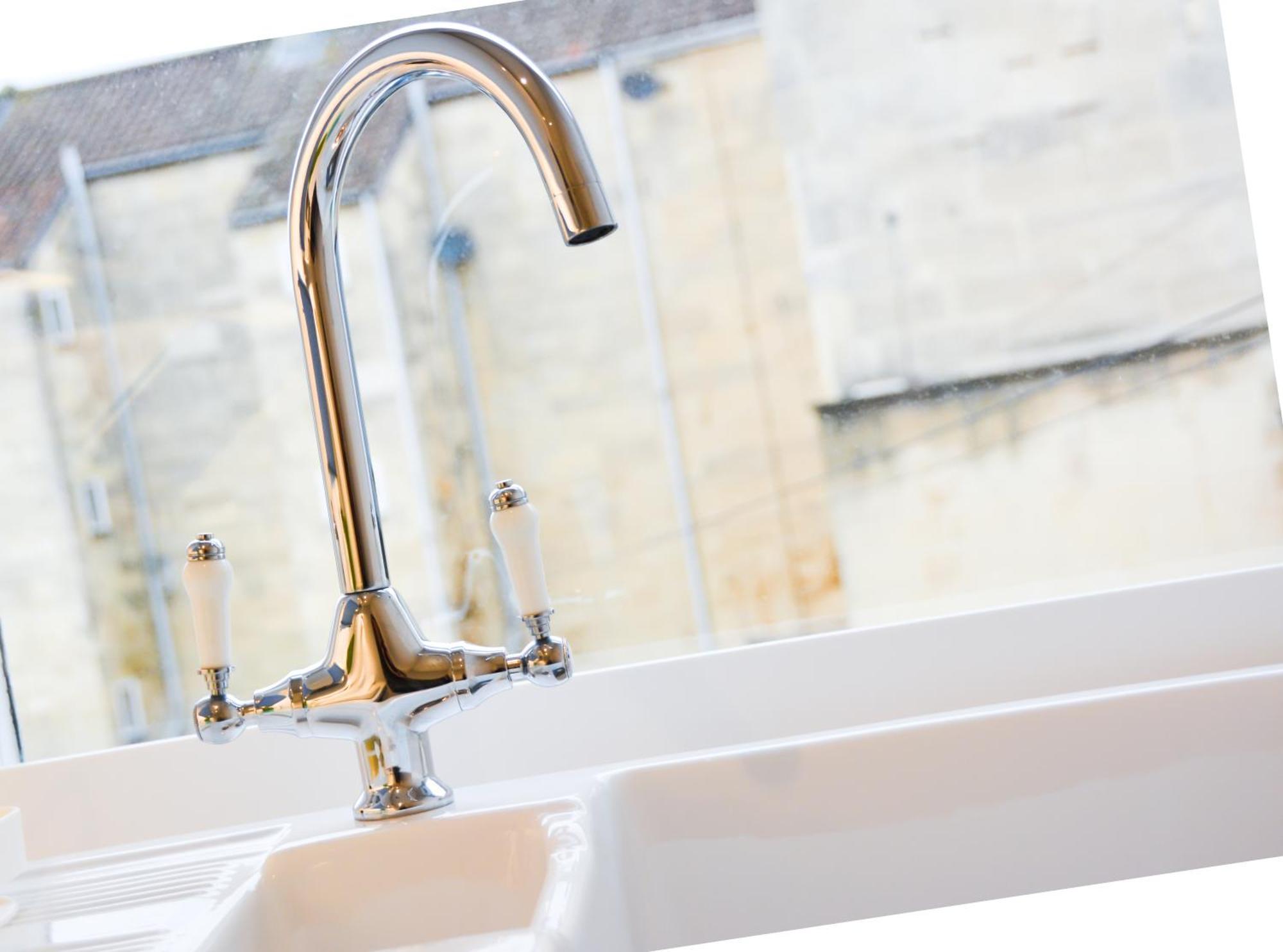 The Apartment, Bath