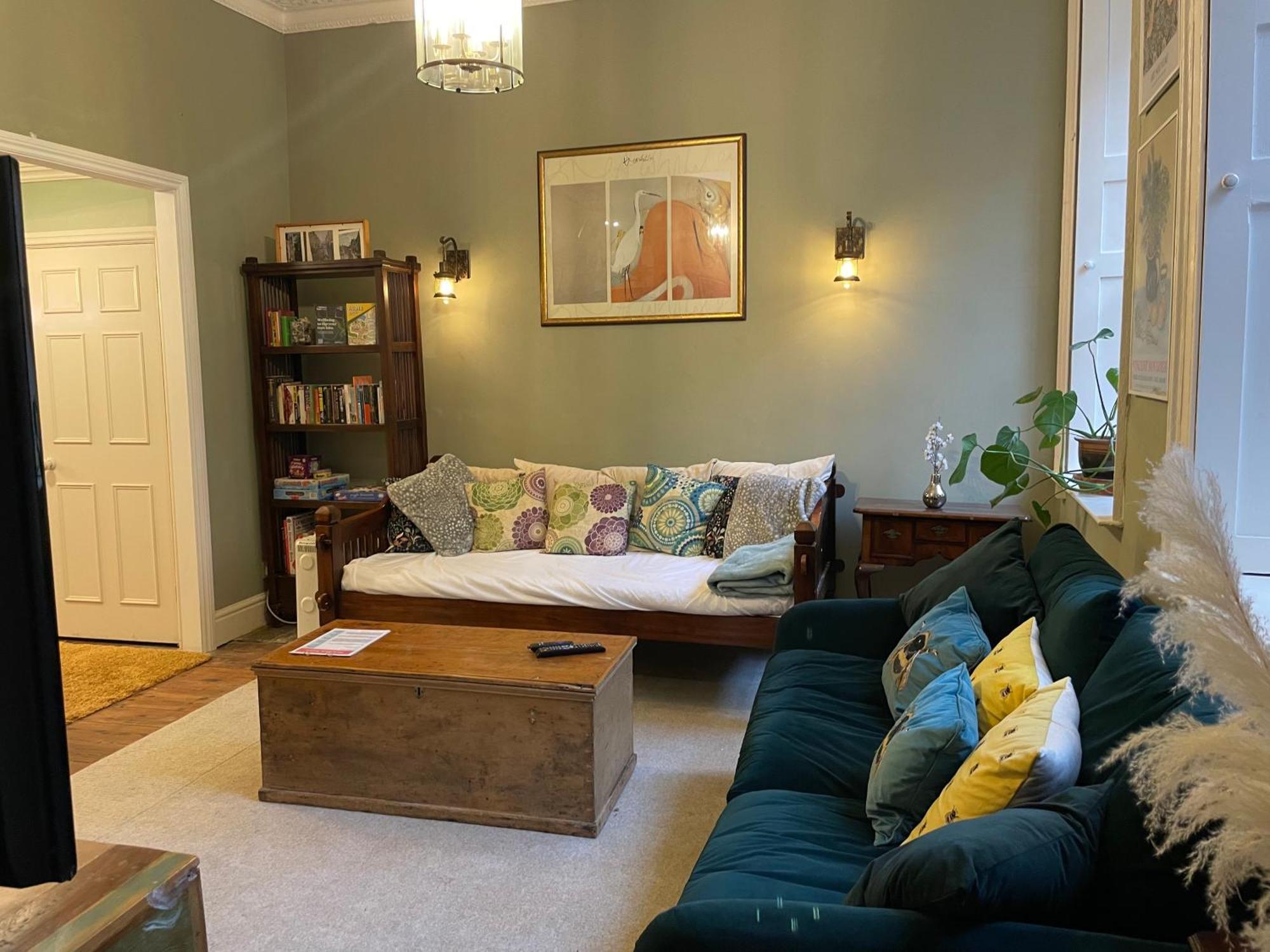 The Pickwick House 2 Bedroom Free Parking * Bath