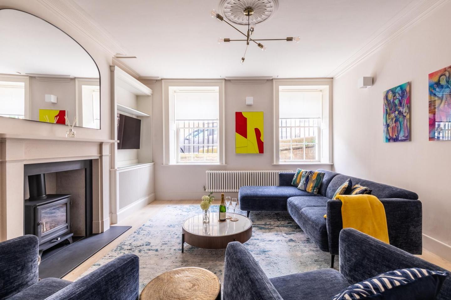 Russell House Apartment *