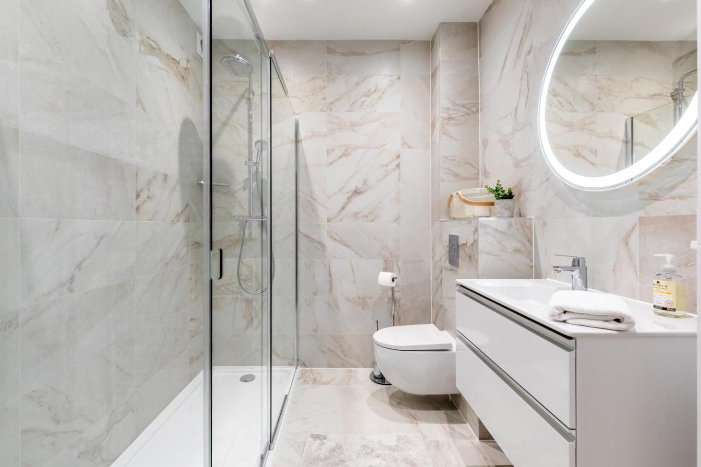 Russell House Apartment Bath