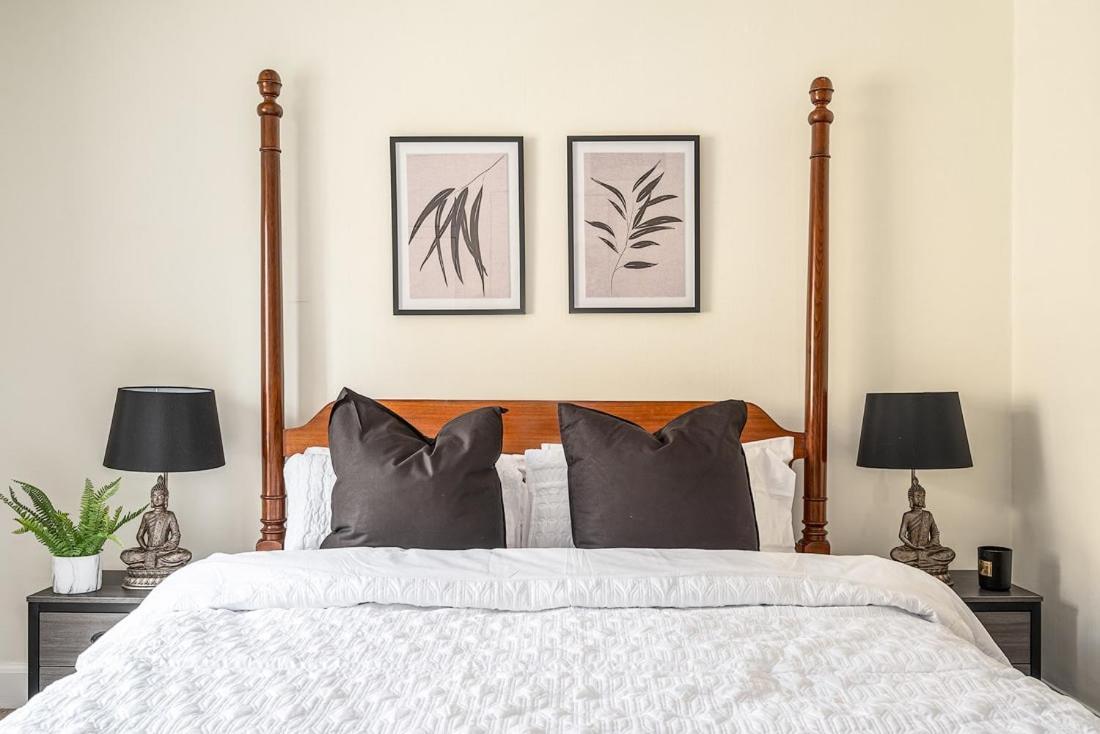 Stunning 3 Bedroom Period Centre *