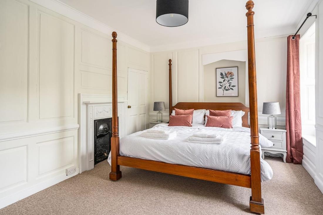 Stunning 3 Bedroom Period Centre Bath