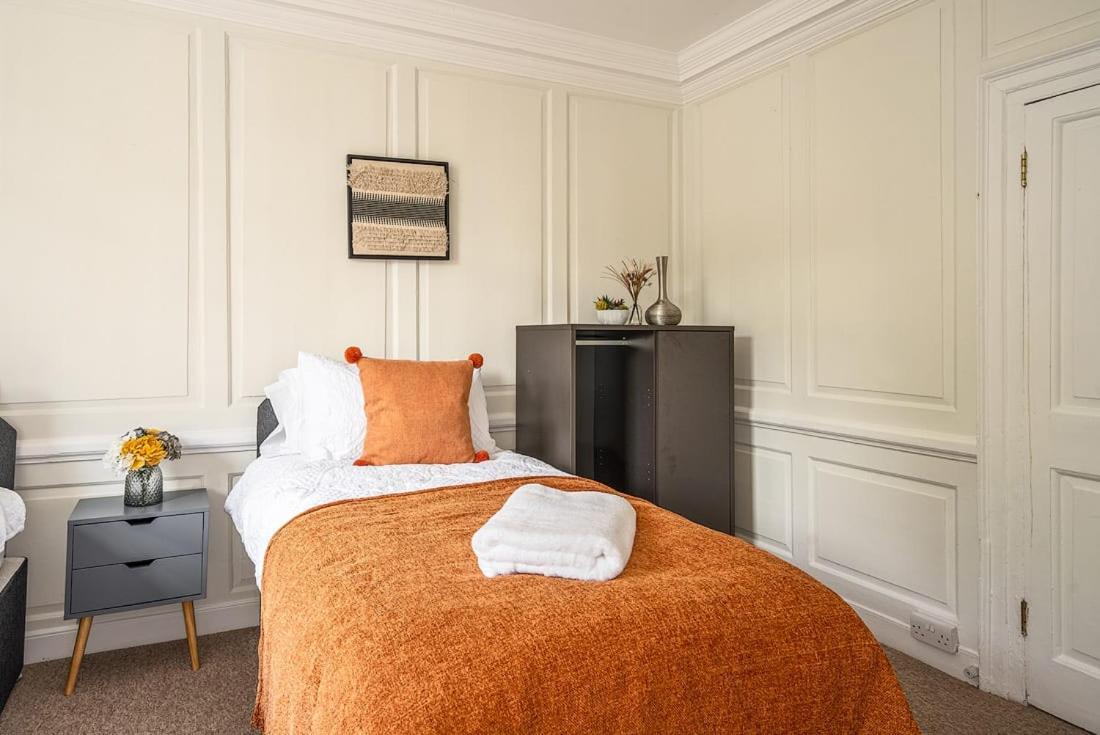 Apartment Stunning 3 Bedroom Period Centre *