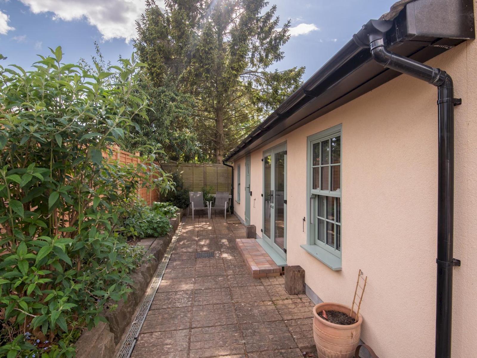 Pass The Keys Charming Garden With Parking *