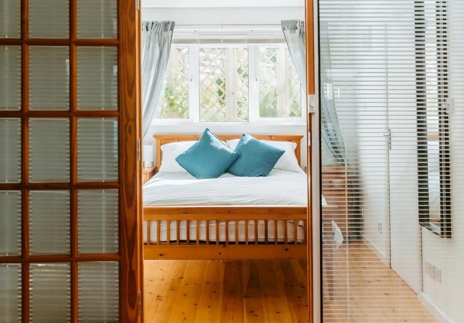 Light And Airy With Parking Nearby Apartment *