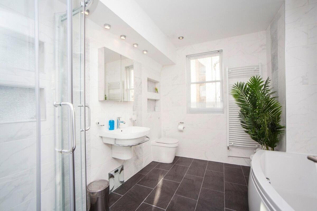 ※ Spacious Georgian Coach House & With Parking Holiday home *