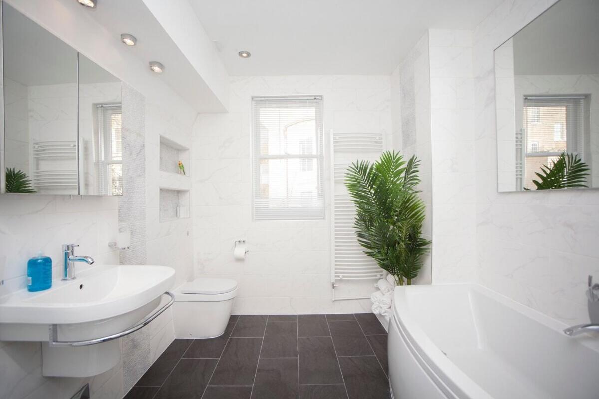 ※ Spacious Georgian Coach House & With Parking * Bath