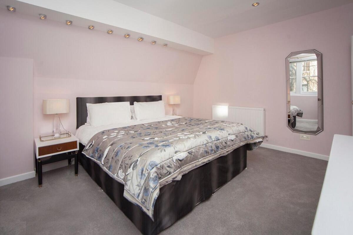 ※ Spacious Georgian Coach House & With Parking Holiday home *