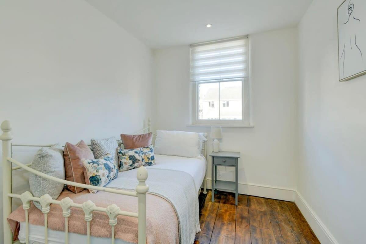 Holiday home Seven Acres With Parking