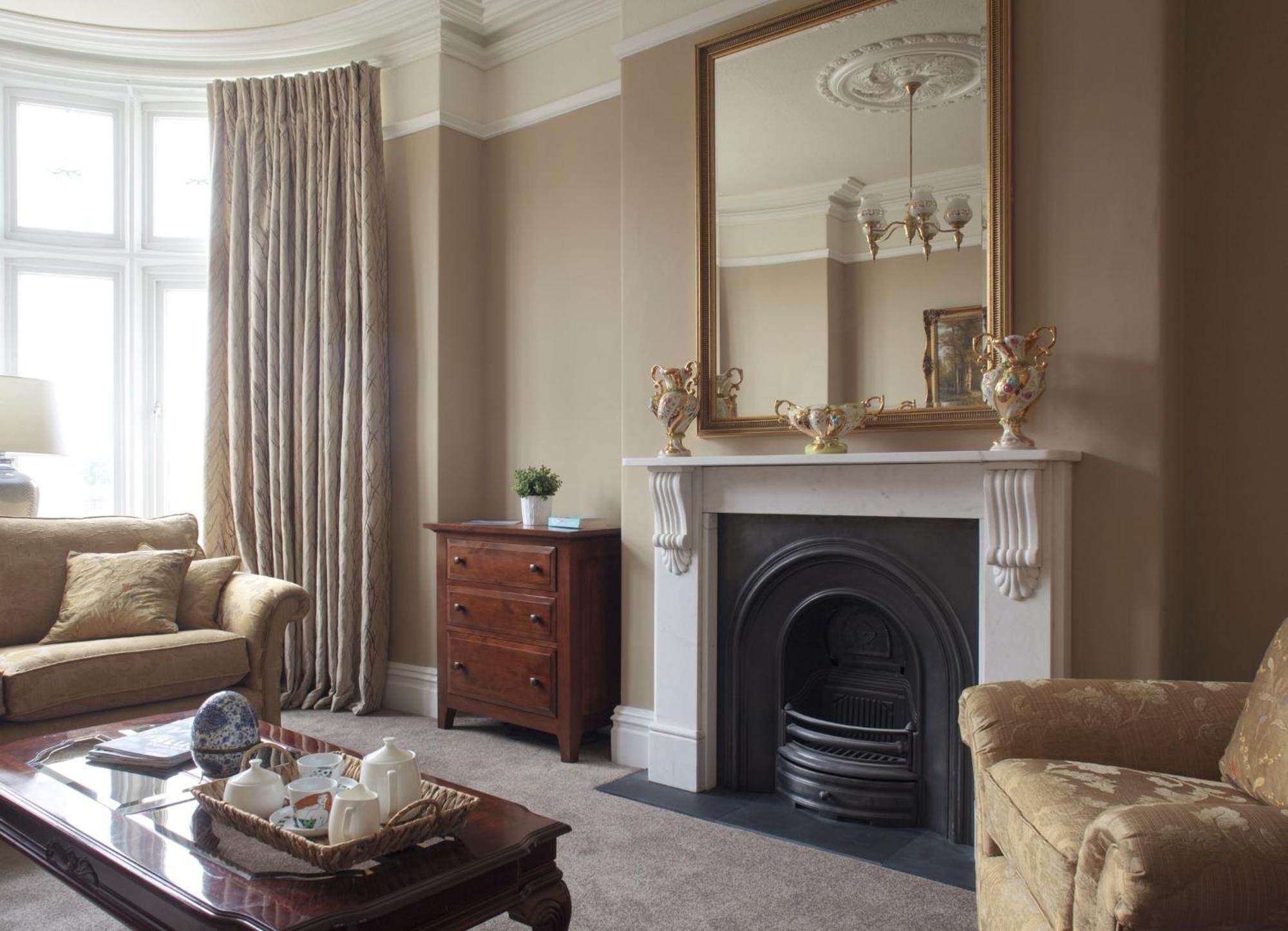 2 Crescent Gardens