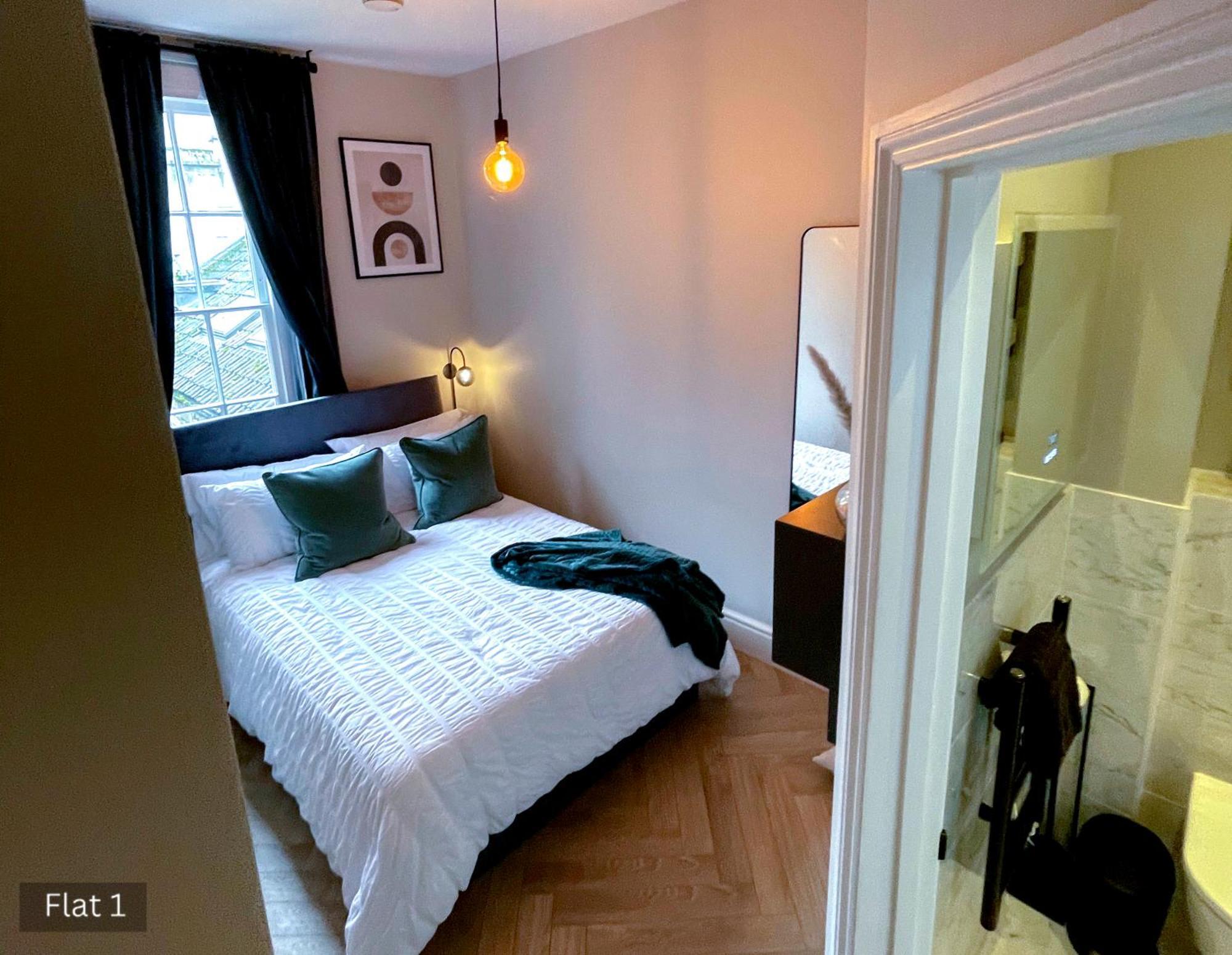 1 Bed - Apartment Bath