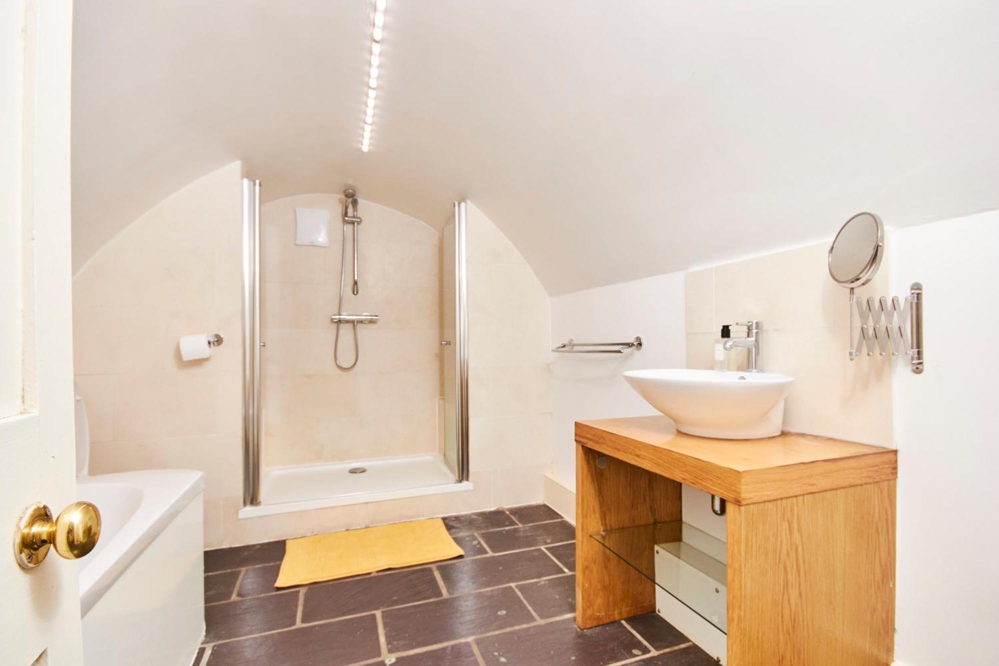 Beautiful 2bedroom 4 Actual Beds House With Wifi By Purestay Bath