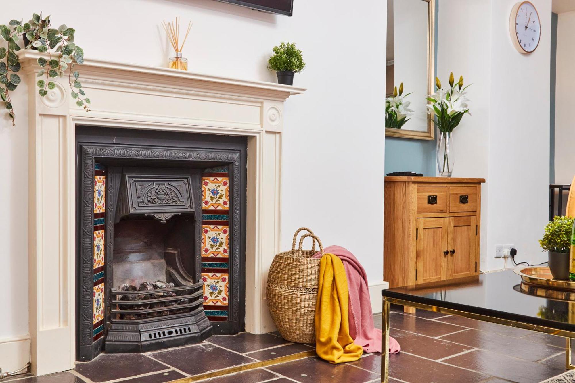 Beautiful 2bedroom 4 Actual Beds House With Wifi By Purestay Apartment *