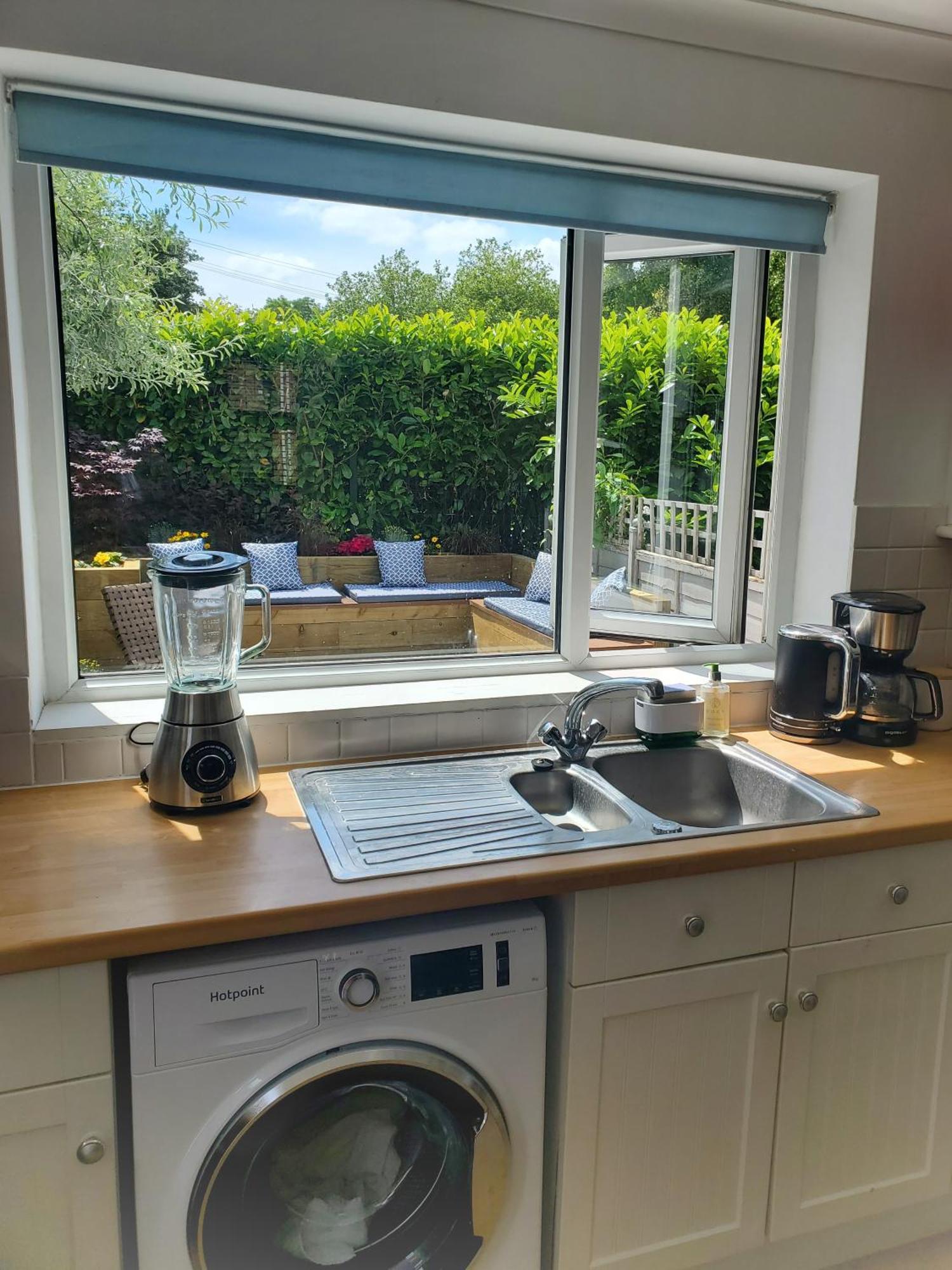 Holiday home Two Bed House With Free Parking, Near Train St.