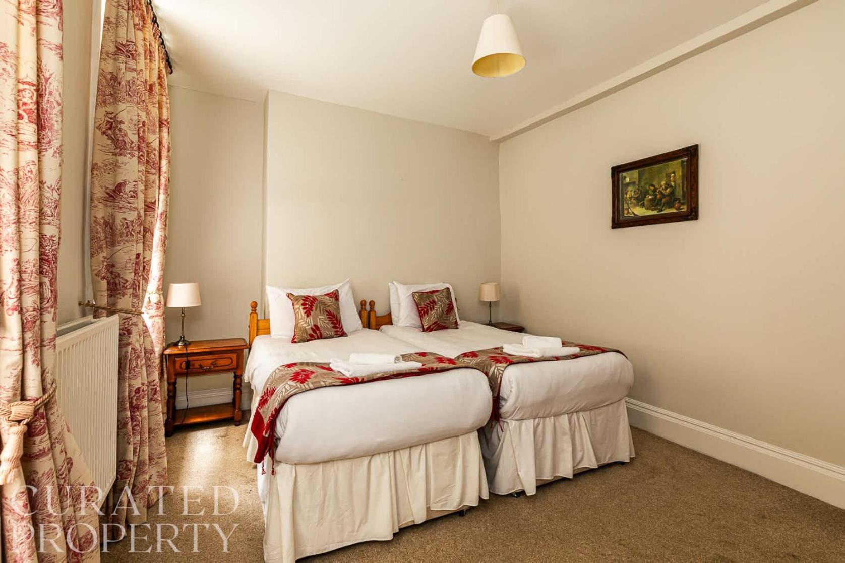 The Admirals House - & Free Parking *
