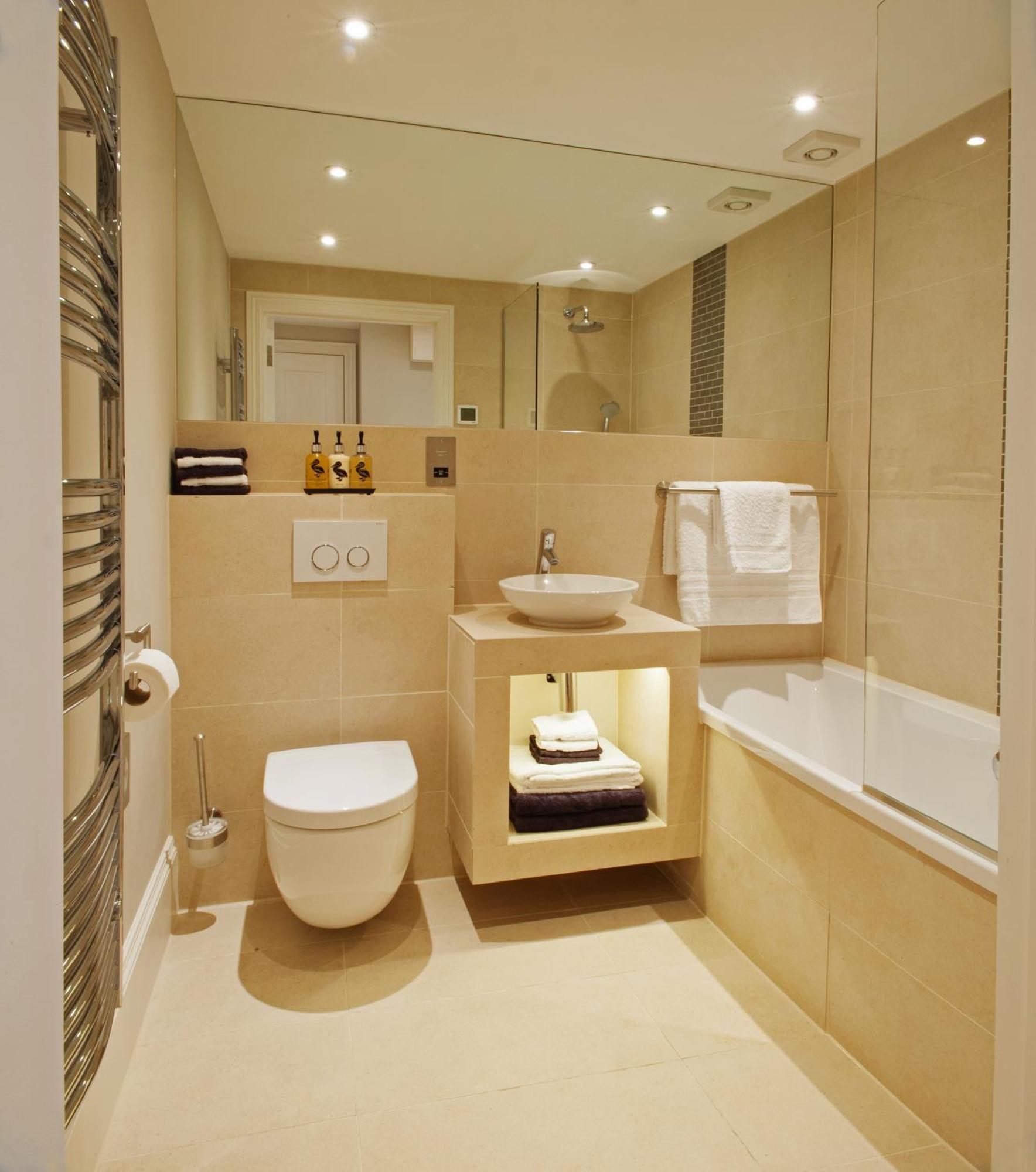 Apartment Circle Bath