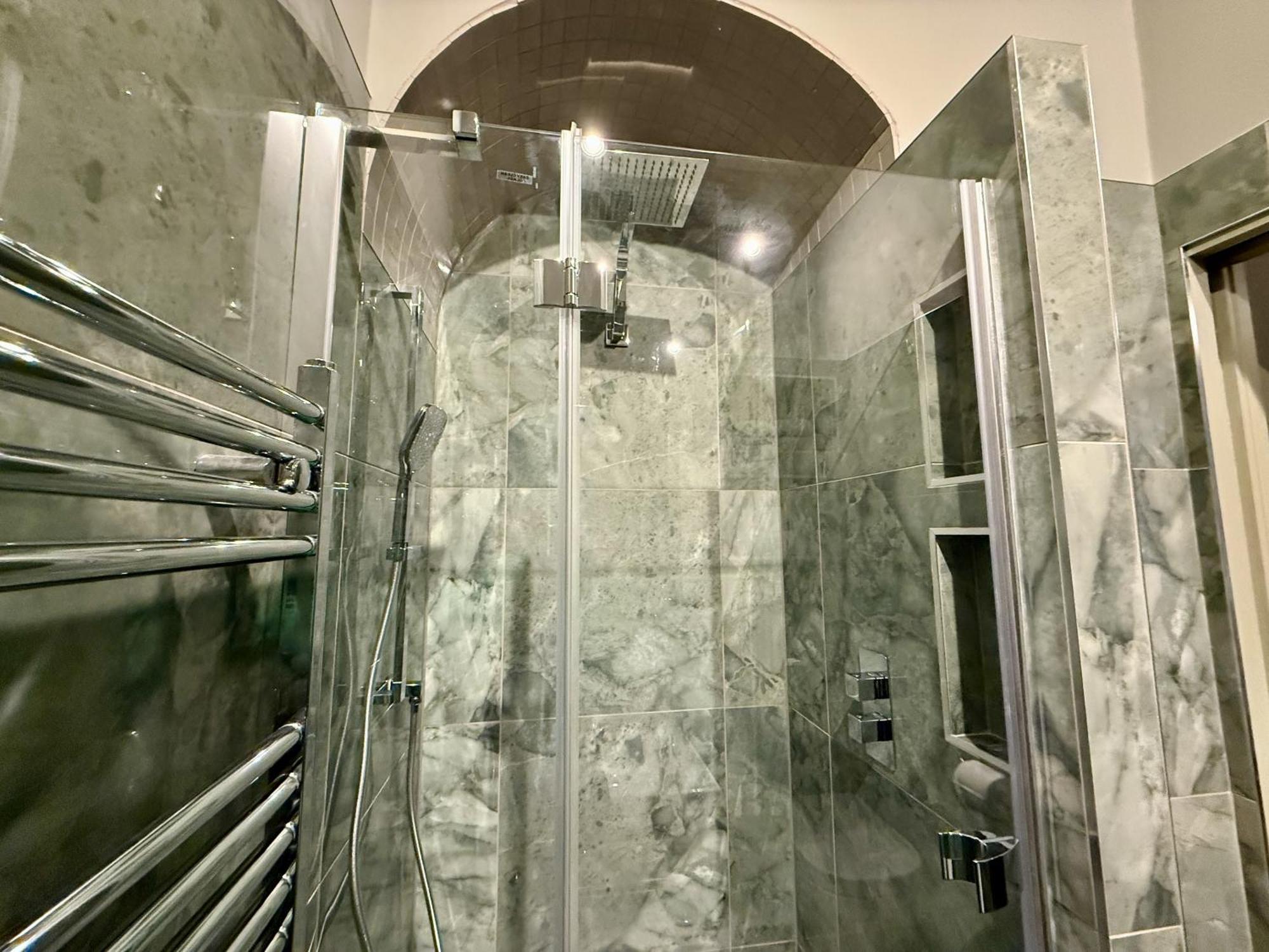 The Georgian Ace, Two Bed Two Bath,bath Keys Apartment Bath