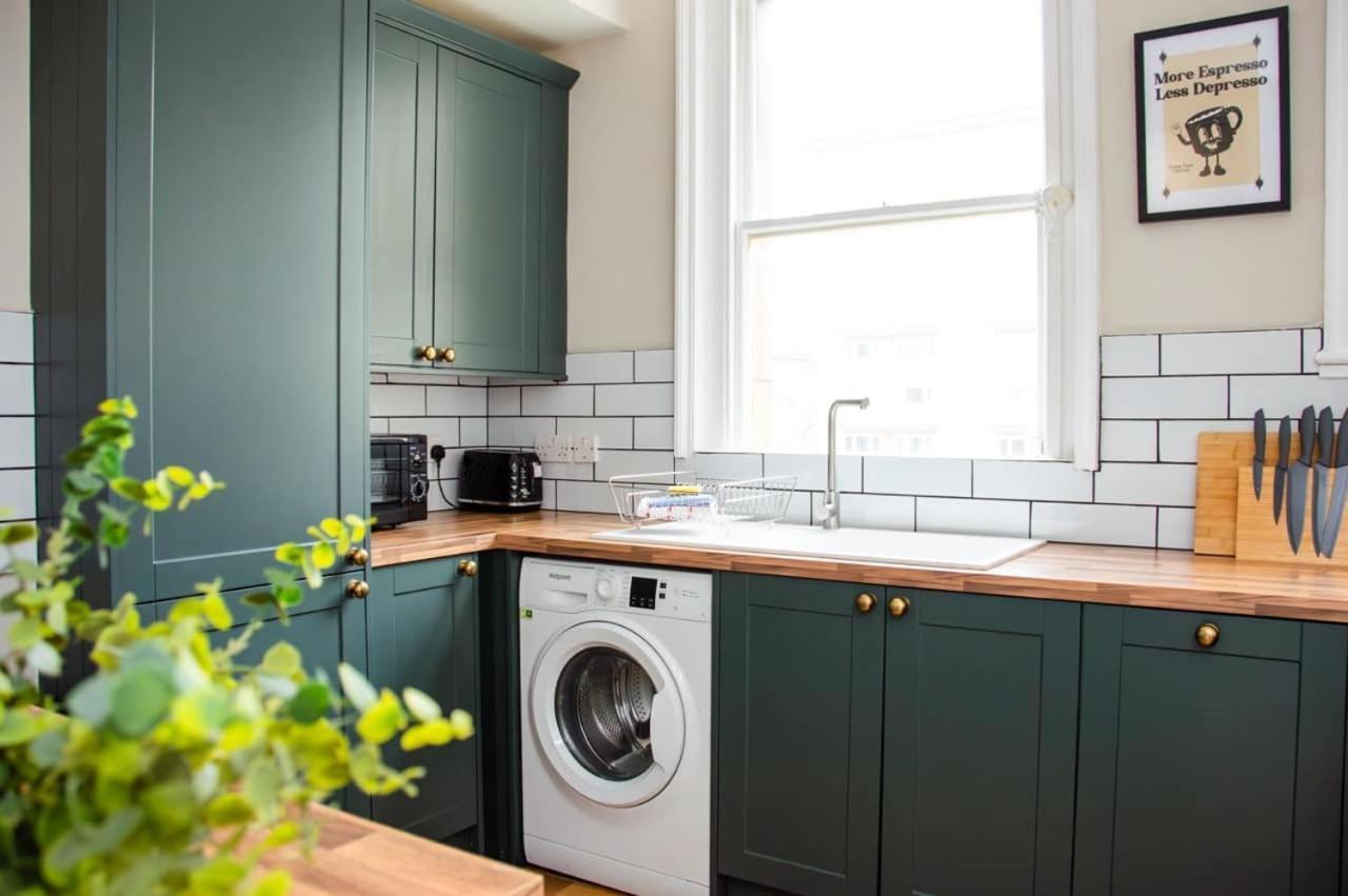 Stunning 3 Bedroom Period Centre * Bath