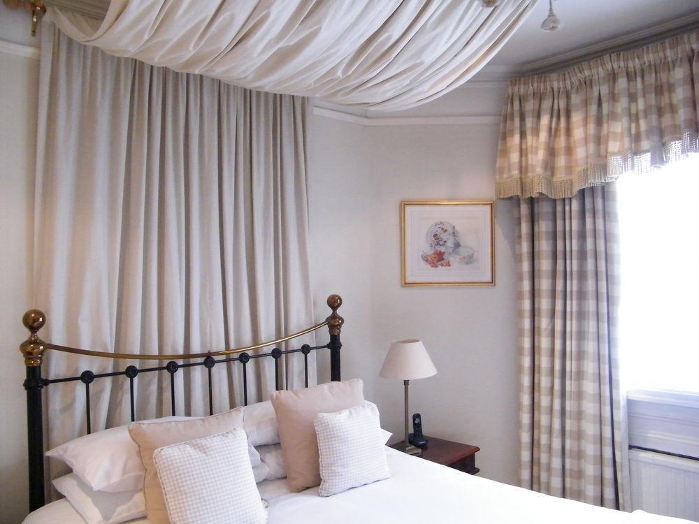 Oldfields House 4*