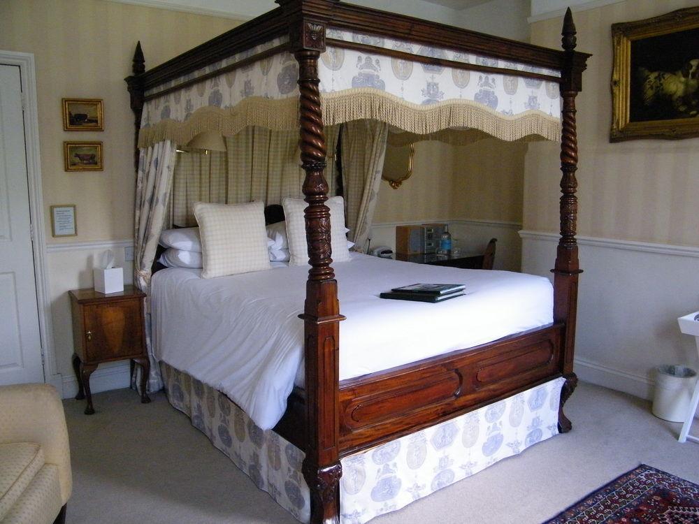 Oldfields House 4*