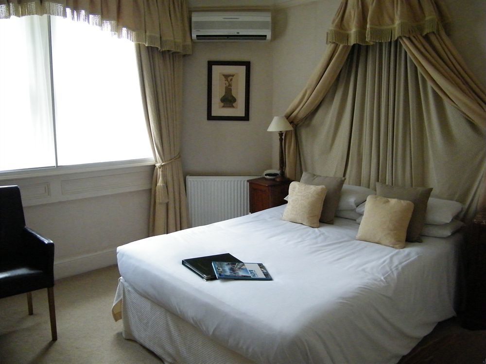 Oldfields House 4*