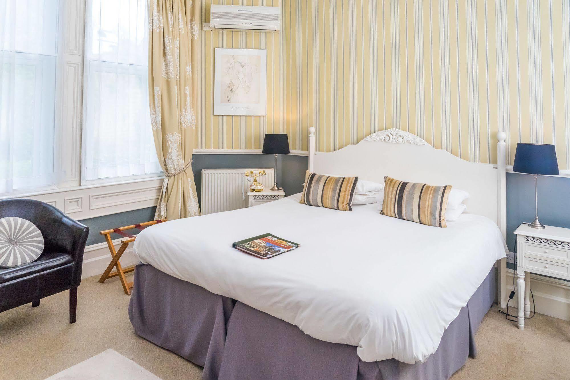 Oldfields House Bed & Breakfast 4*